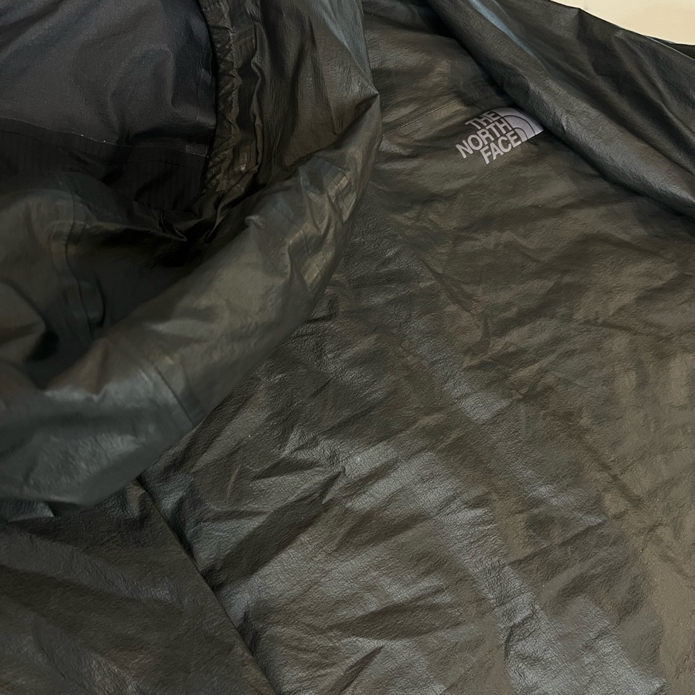The North Face Men's Black Raincoat - Picture 4 of 4